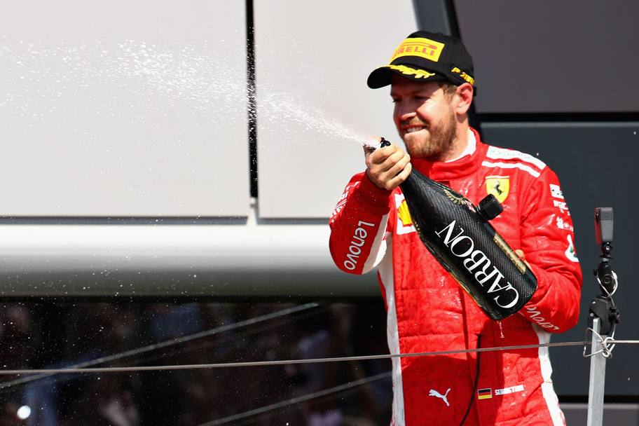 Vettel festeggia sul podio. Getty